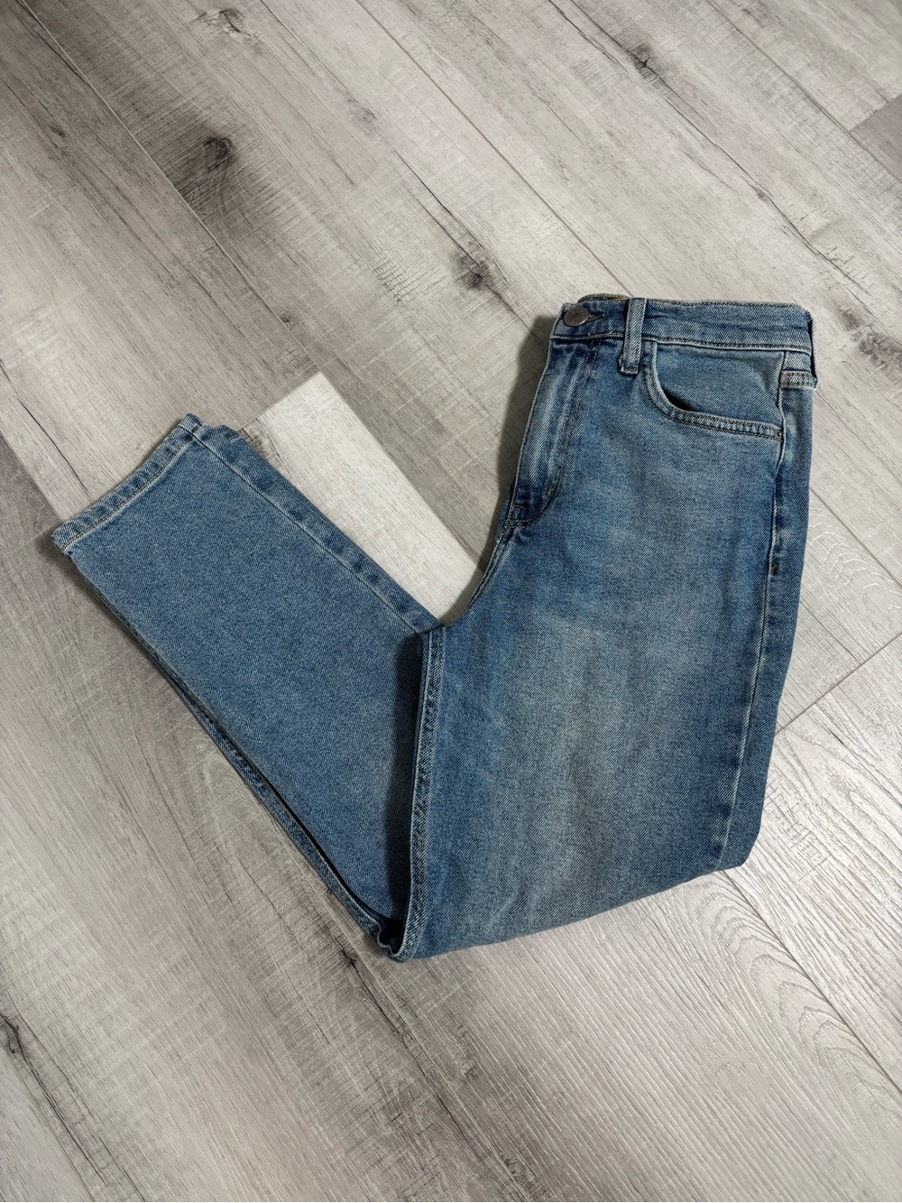 BDG Girlfriend Jeans Size 27 Medium Wash Slim Straight Leg